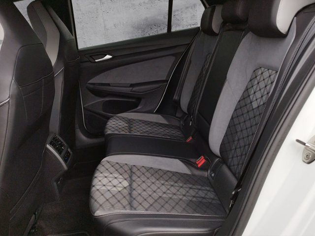 Golf VIII 1.5 eTSI R-LINE LED+/ACC/L+S/RFK