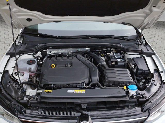 Golf VIII 1.5 eTSI R-LINE LED+/ACC/L+S/RFK