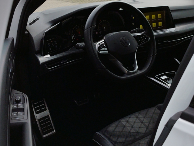 Golf VIII 1.5 eTSI R-LINE LED+/ACC/L+S/RFK