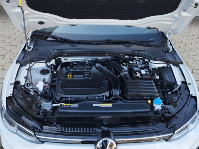 Golf VIII Life 1.5 eTSI DSG AHK/STH/TRAVEL/ACC