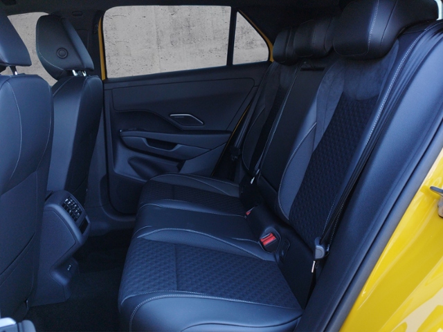 T-Roc 1.5 eTSI DSG R-LINE PANO/H&K/AHK/BLACK