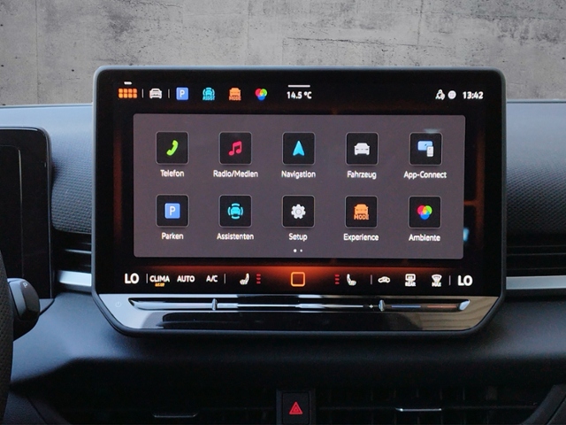 T-Roc 1.5 eTSI DSG R-LINE PANO/H&K/AHK/BLACK