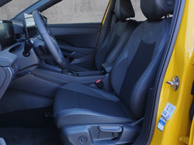 T-Roc 1.5 eTSI DSG R-LINE PANO/H&K/AHK/BLACK