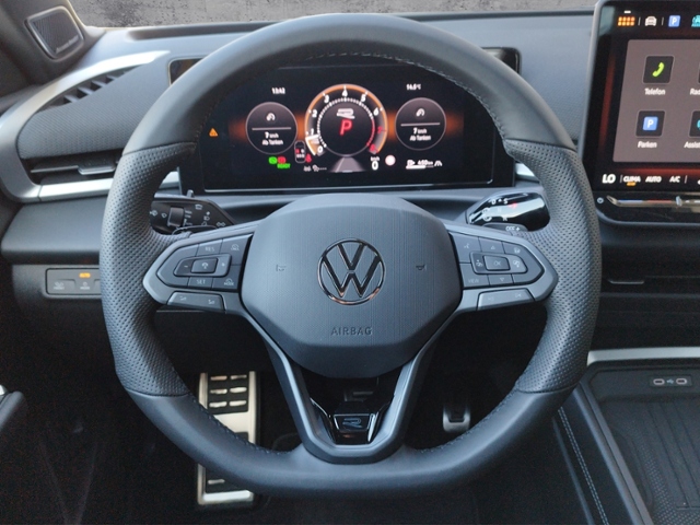 T-Roc 1.5 eTSI DSG R-LINE PANO/H&K/AHK/BLACK