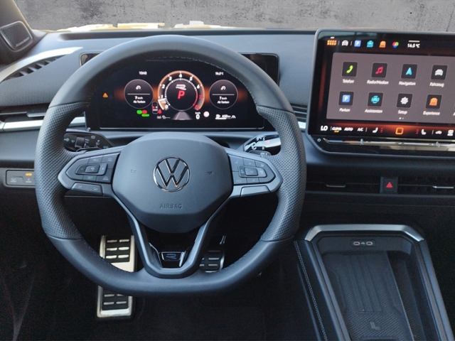 T-Roc 1.5 eTSI DSG R-LINE PANO/H&K/AHK/BLACK