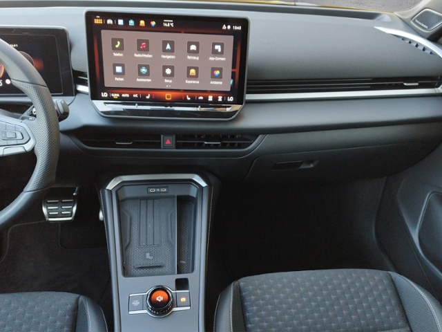 T-Roc 1.5 eTSI DSG R-LINE PANO/H&K/AHK/BLACK