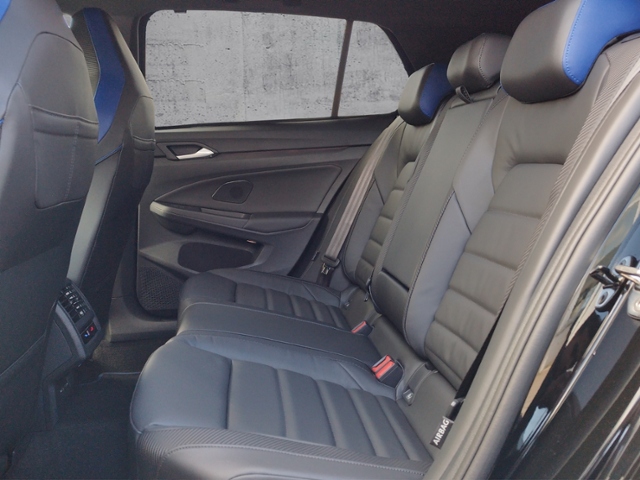 Golf VIII R 2.0 TSI 4M DSG/BLACK/H&K/NAPPA