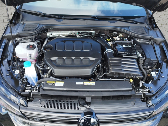 Golf VIII R 2.0 TSI 4M DSG/BLACK/H&K/NAPPA