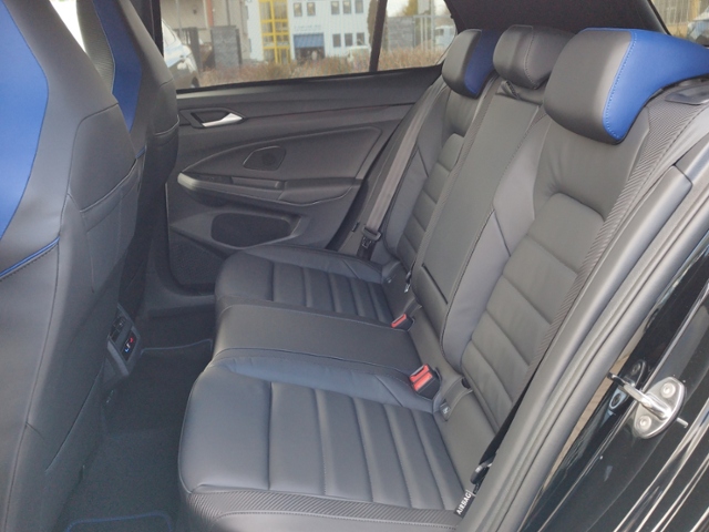Golf VIII R 2.0 TSI 4M DSG/BLACK/H&K/NAPPA