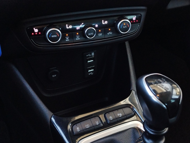 Crossland Innovation 1.2 Turbo HUD/NAV/LED