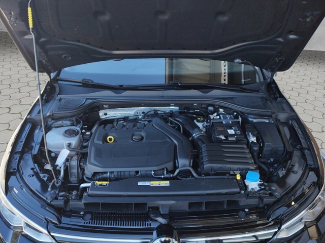 Golf VIII Active 1.5 TSI AHK/ACC/LED+/NAV/SHZ