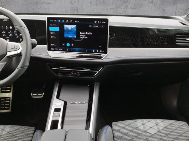 Passat Variant 2.0 TDI DSG R-LINE 5JG/AHK/BLACK