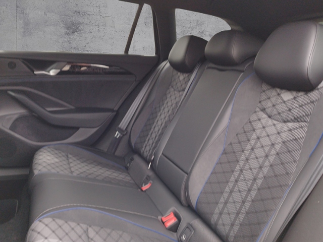 Passat Variant 2.0 TDI DSG R-LINE 5JG/AHK/BLACK