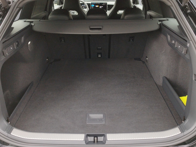Passat Variant 2.0 TDI DSG R-LINE 5JG/AHK/BLACK