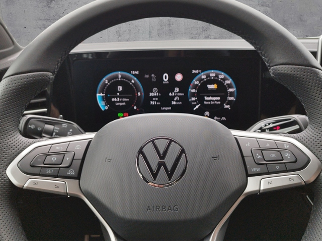Passat Variant 2.0 TDI DSG R-LINE 5JG/AHK/BLACK