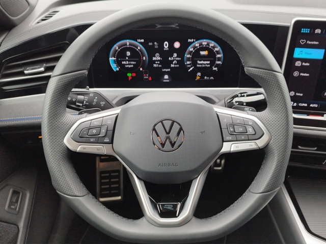 Passat Variant 2.0 TDI DSG R-LINE 5JG/AHK/BLACK