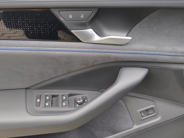 Passat Variant 2.0 TDI DSG R-LINE 5JG/AHK/BLACK