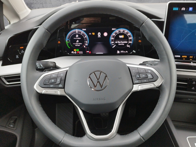 Golf VIII Life 1.5TSIeHybrid DSG 5JG/RFK/LED/ACC