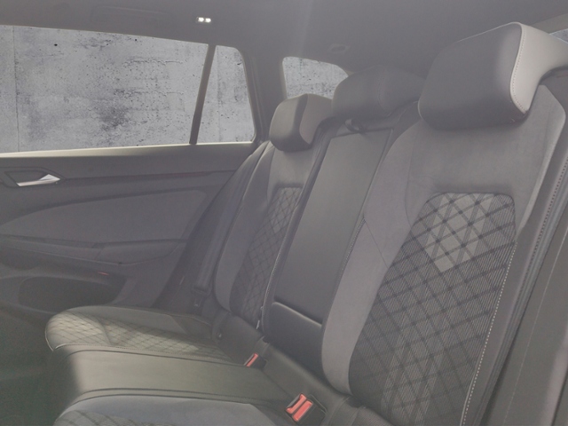 Golf VIII Variant 1.5 TSI R-LINE AHK/PANO/MATRIX