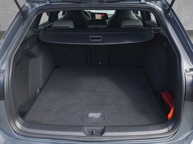 Golf VIII Variant 1.5 TSI R-LINE AHK/PANO/MATRIX