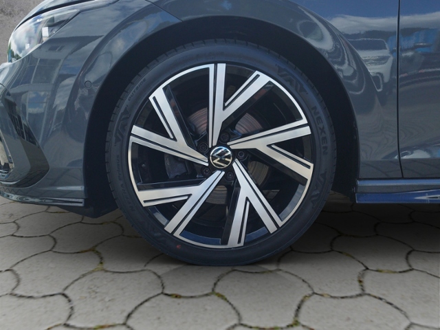 Golf VIII Variant 1.5 TSI R-LINE AHK/PANO/MATRIX