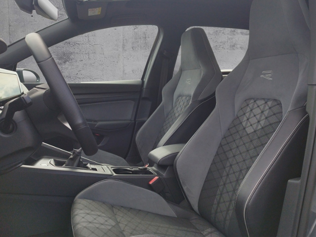 Golf VIII Variant 1.5 TSI R-LINE AHK/PANO/MATRIX