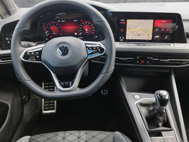 Golf VIII Variant 1.5 TSI R-LINE AHK/PANO/MATRIX