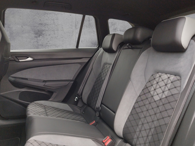 Golf VIII Variant 2.0 TDI DSG R-LINE LED+/ACC