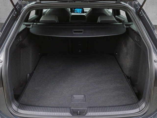 Golf VIII Variant 2.0 TDI DSG R-LINE LED+/ACC