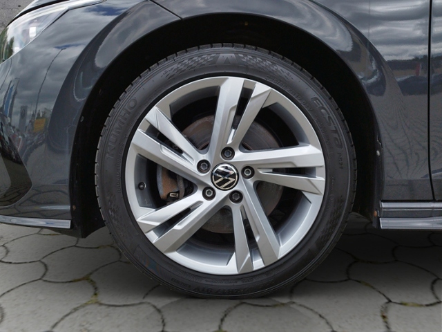 Golf VIII Variant 2.0 TDI DSG R-LINE LED+/ACC