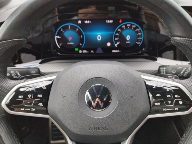 Golf VIII Variant 2.0 TDI DSG R-LINE LED+/ACC