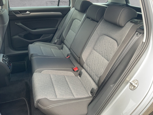 Passat Variant Business 2.0 TDI MASSAGE/CARPLAY