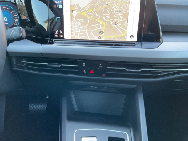 Golf VIII Life 1.0 eTSI DSG STH/NAV/APP/RFK/ACC