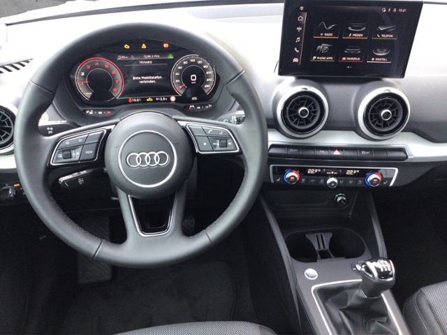 Q2 advanced 30 TFSI Schaltgetriebe