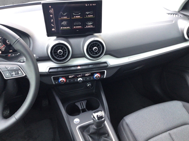 Q2 advanced 30 TFSI Schaltgetriebe