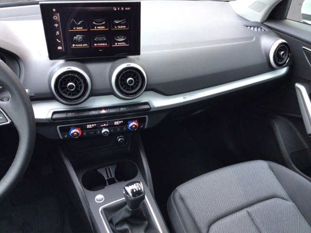 Q2 advanced 30 TFSI  Schaltgetriebe