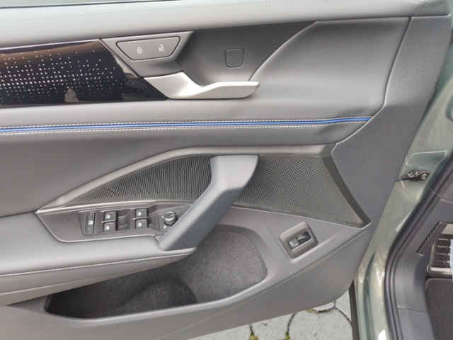 Tiguan R-line 2.0TDI DSG BlackStyle/IQ-Paket/Mat