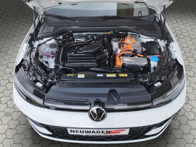 Passat R-Line 1,5 l eHybrid OPF 130 kW (177 PS) 